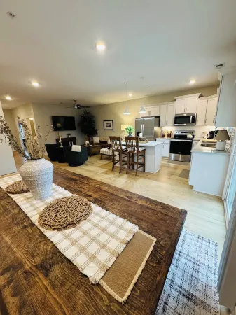 Beautiful 3Bedroom  Townhome off Old Hickory Lake.