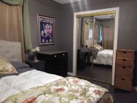 3 Bedroom Oasis away from home by Downtown McHenry Dogs Welcome near Hospital Hotels near Prairie Ridge Drive Park