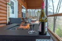 Deer Haven Cabin, Stunning Mtn Views, Hot Tub+Fire Table+Grill, Game Room, WiFi! - Chalets