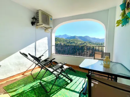 HOLIDAY RENTAL APARTMENT..5 KM TO THE NEAREST BEACHES, WIFI, .SUNNY TERRACE.