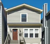 Luxury duplex home in Roscoe Village/Wrigley Field with Free Steet Parking Hotels in Roscoe Village