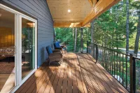 New Mt. Rainier Cabin-Hot Tub-WiFi-Fireplace - 4-Star