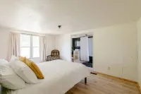 Cozy basecamp minutes from waterfalls, hiking and climbing