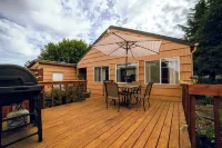 Dundee Garden Cottage: Dog-Friendly Extended Stay Rental, Walkable to Town!