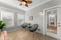 City Oasis with Hot Tub Group-Friendly