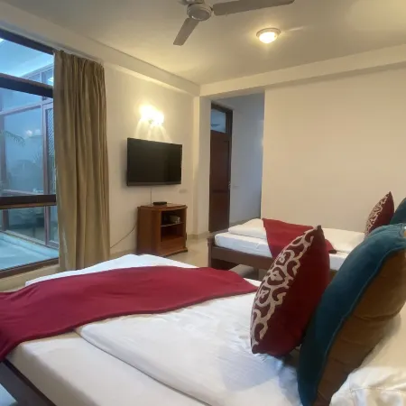 The Stay Inn New Delhi Отели рядом с достопримечательностью «Храм Чаттарпур»