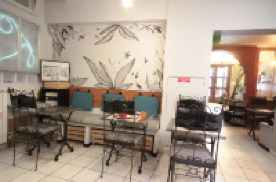 Hôtel des Arts, Artisanal et Indépendant