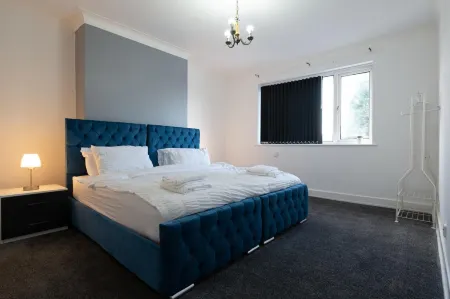2-bedroom- Stoke-on-trent-sleeps 5-petsok Отели рядом с достопримечательностью «Трентам Гарденс»