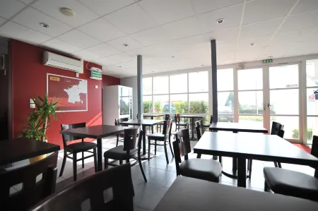 Initial by Balladins Roissy / Saint-Mard Отели в г. Греси