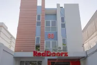RedDoorz Plus Syariah @ Raya Nginden 2 Hotels in Gubeng