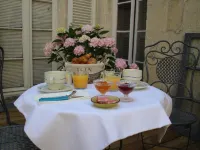 Une Chambre en Ville Hotels in Saintes