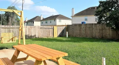 3臥室 2.5浴室 5床 - 近市中心 Luminess （12802 Capricorn St Stafford, TX 77477）附近的飯店