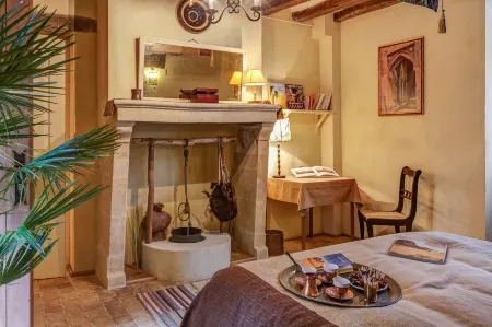 Hôtel des 4 Continents - le Mans Отели в г. Сен-Павас