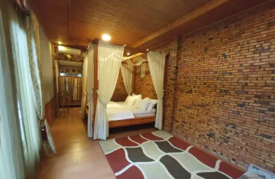 KAMPUNG TURIS RESORT & WATERPARK Hotel dekat Kampung kurma tanjung sari