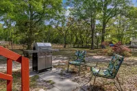 Twisted Oaks Inn - Supply, NC - 3br - 4 miles to Holden Beach 샬롯트 스테이션 쇼핑센터 주변 호텔