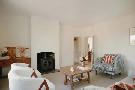 Trinity Farmhouse - Stunning House & Gardens! Отели в г. Сайренсестер