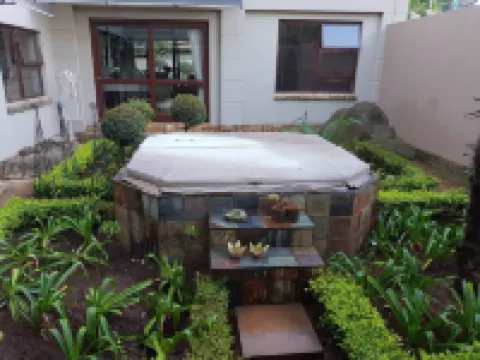 Or Tambo Airport Holiday Home