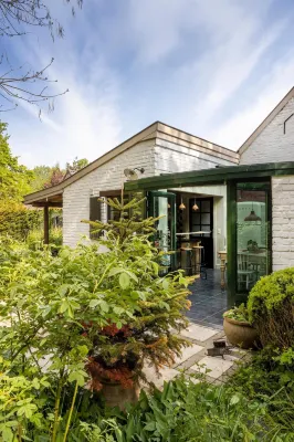 La Petite Foret Cottage in Brussels Countryside Hotel dekat Zellik