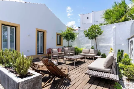 Limehome Evora Rua de Machede 61 Отели рядом с достопримечательностью «Igreja de Santo Antao»