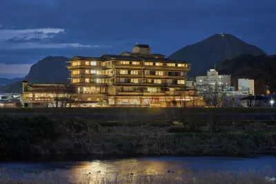 Fugaku Hanabusa Hotel dekat Nirayama Castle Ruins