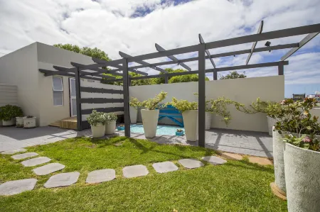 South Point Guest Lodge