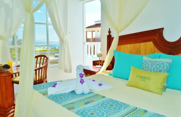 科拉萊斯套房酒店