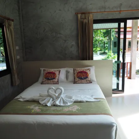 Baan Keree Thara Khiri Wong