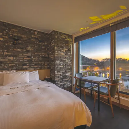 B&F Hotel