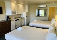 Moonlight Beach Motel - balcony