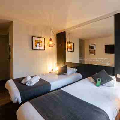 Logis Hôtel des Acacias Lille Neuville en Ferrain Rooms