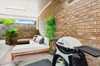 Green Cottage Hotels in Yorkeys Knob