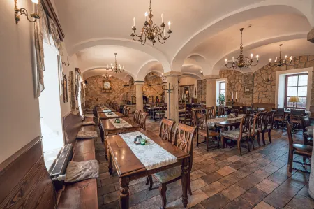 Hotel Svatojánský Dvůr Отели в г. Predboj