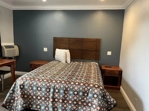 Sofi Motel Hotels in Westmont