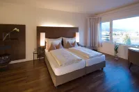 Hotel Penz West فنادق في Axams