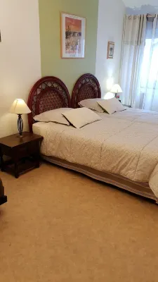 Au Bel Air Hotels in Yonne