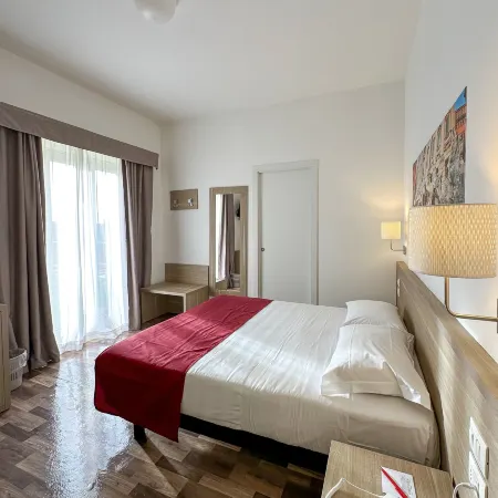 Hotel Nova Domus Aurelia Отели рядом с достопримечательностью «Вилла Карпенья»