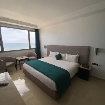 Hotel Azur Отели рядом с достопримечательностью «Пляж Ain Diab»