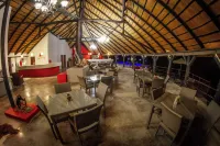 Uukwaluudhi Safari Lodge - Homestay