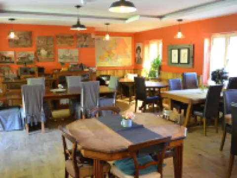 The Kingsley at Eversley โรงแรมในHook