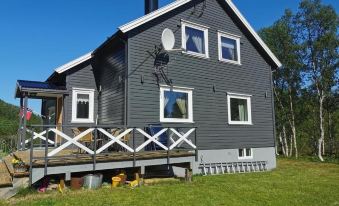 Elvestua House in Nature