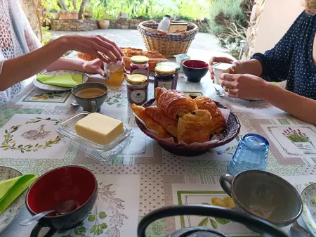 Les Jardins d'Arbousse Отели в г. Сент-Андре-де-Лансиз