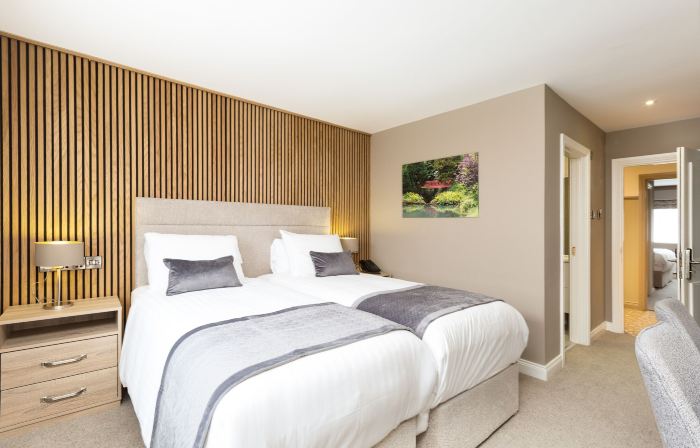 Castle Varagh Hotel & Bar