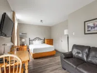 Hotel le Roberval Hotels near Clock Tower Beach