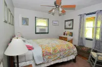 كابين آت سليبي كريك - تشارمينج كابين