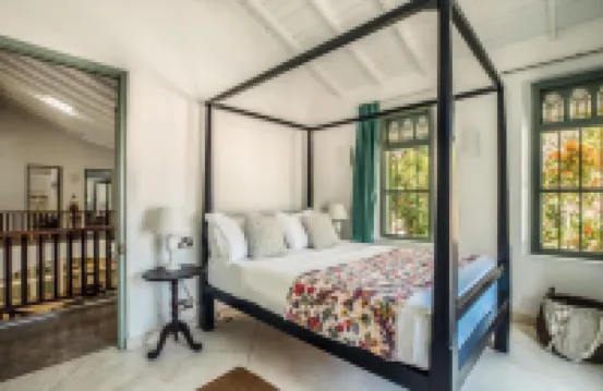 Beautifully Renovated Family Village House Within Walking Distance to the Beach