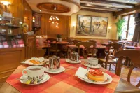 Logis Hôtel de La Cloche - Frühstück