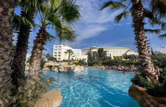 麥地那日光浴及海水浴酒店