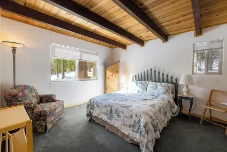 Kid+Dog-Friendly! Big Deck, BBQ, Private Sledding