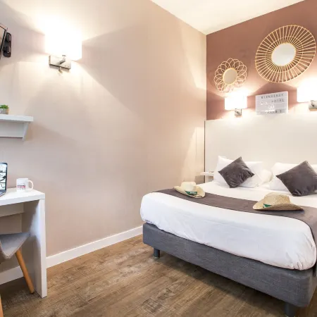 Hotel de Paris Montparnasse Отели рядом с достопримечательностью «Матиньонский дворец»