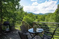 Charming 2-bedroom farmhouse in beautiful Moretown with AMAZING views! Hotels in Duxbury